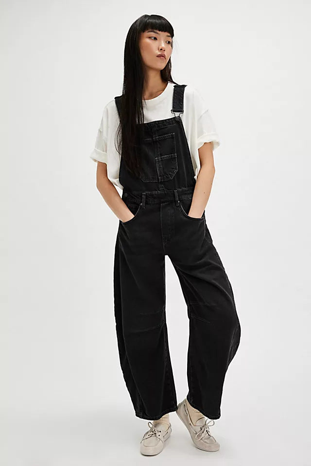Dame jumpsuit i afslappet oversized stil med praktiske lommer og fashionable accenter Stilla