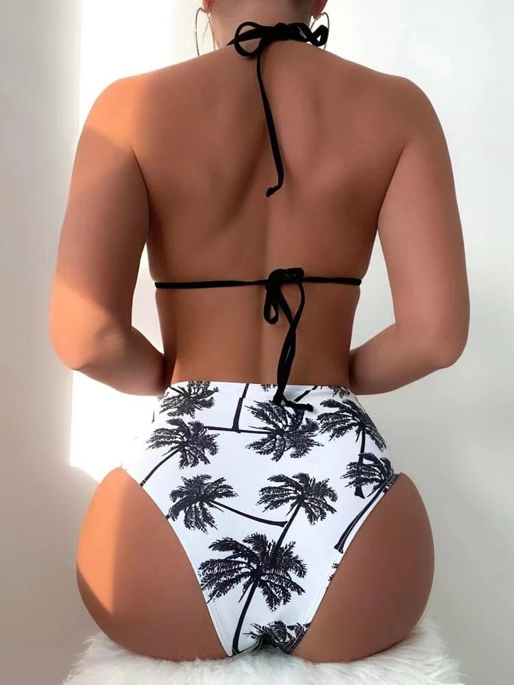 Dame triangel-bikini med stilfulde snore-detaljer og palmeprint Stilla