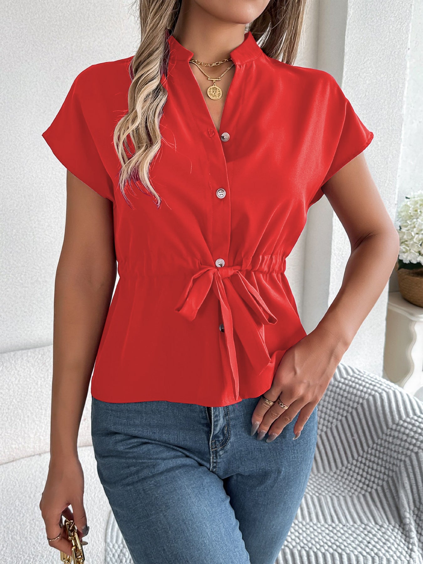 Dame elegant bluse med figursyet snit og knaplukning Stilla