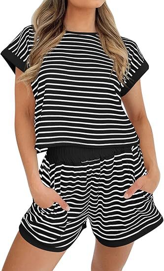 Dame kort jumpsuit med stribet design og afslappet pasform Stilla