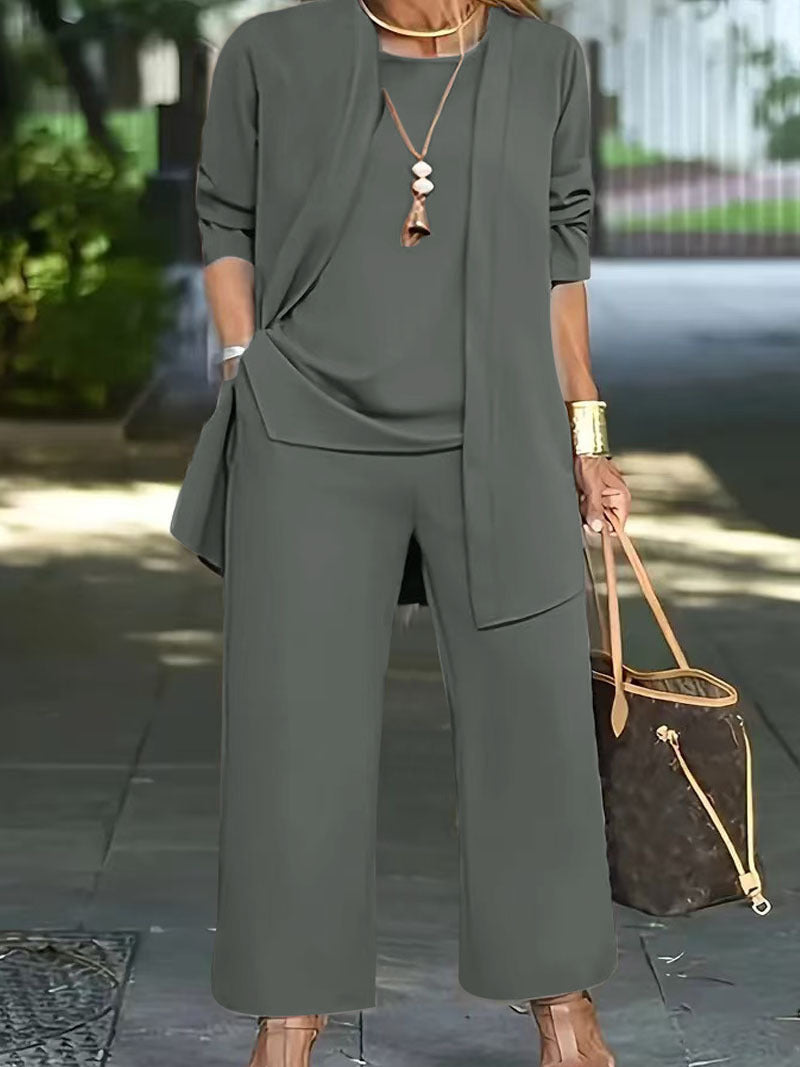 Dame Elegante og komfortabel todelt outfit med brede bukser og flydende top Stilla