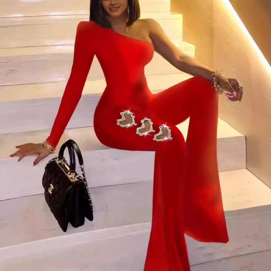 Dame jumpsuit med asymmetrisk snit og glitrende applikationer Stilla