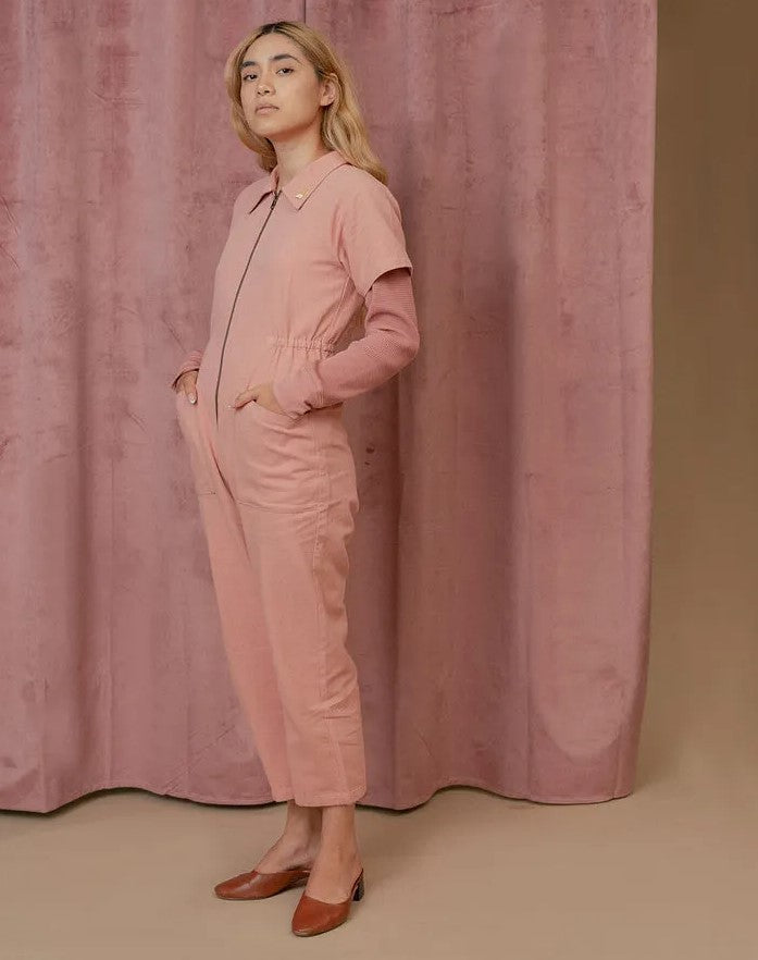 Dame mode jumpsuit med praktisk lynlås og sidelommer Stilla