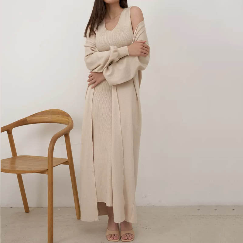Dame casual maxikjole med elegant strikdesign og matchende cardigan Stilla