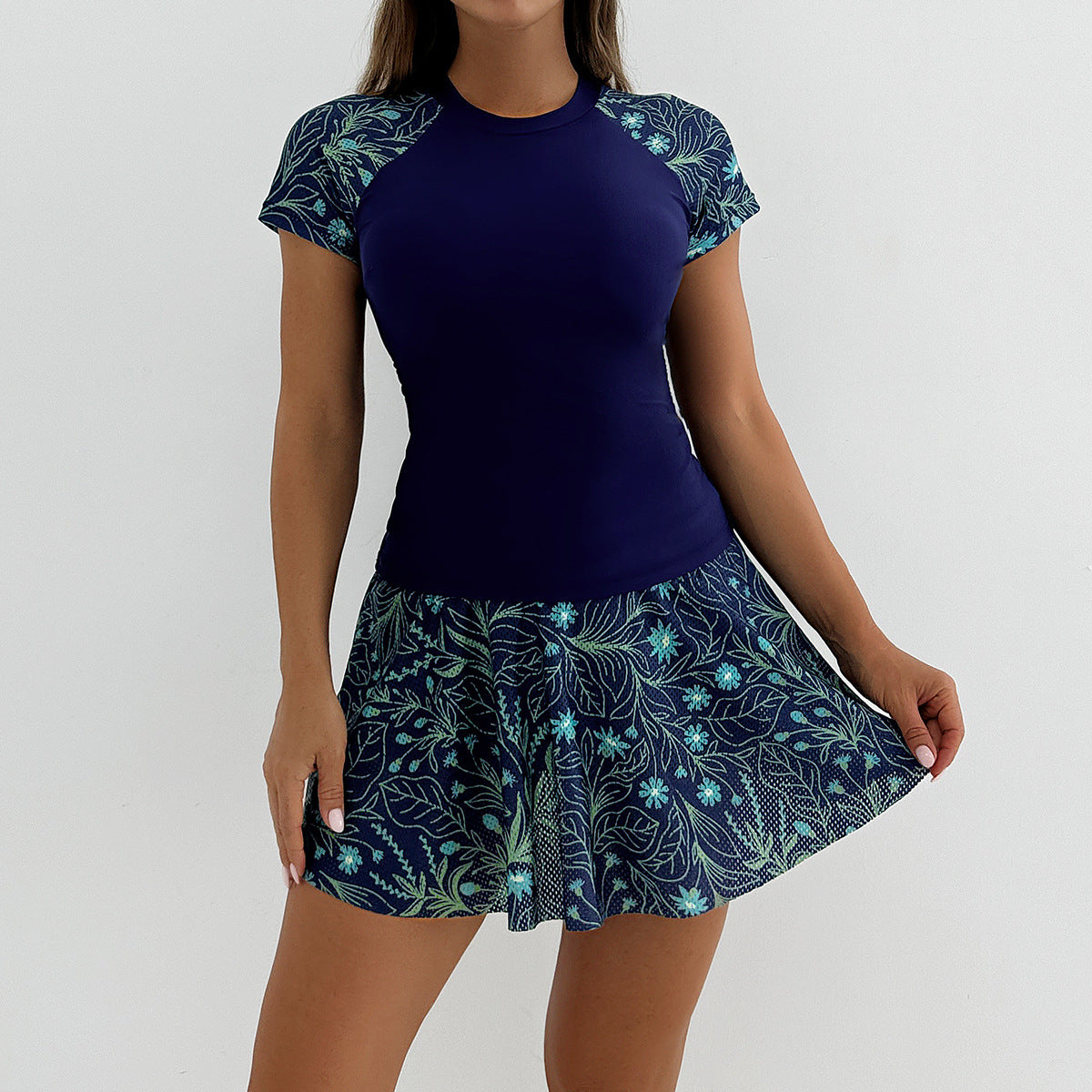 Dame Sporty Badedress med floralsk Skørt og tætsiddende Overdel Stilla