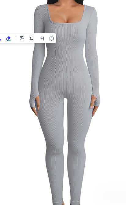 Dame figurtilpasset jumpsuit med lange ærmer og udført ribmønster Stilla
