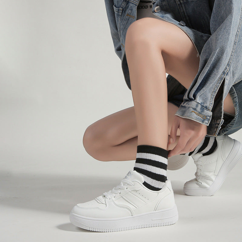 Dame mode sneakers i urban design med høj sål og åndbar struktur Stilla