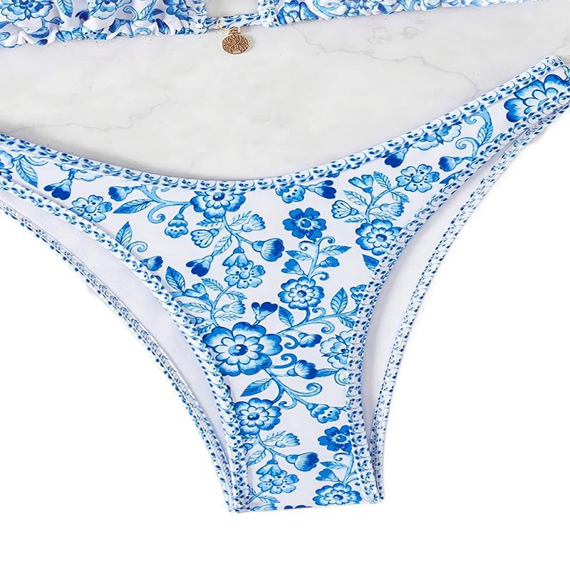 Dame triangel-bikini med blomsterdesign og elegante bindedetaljer Stilla