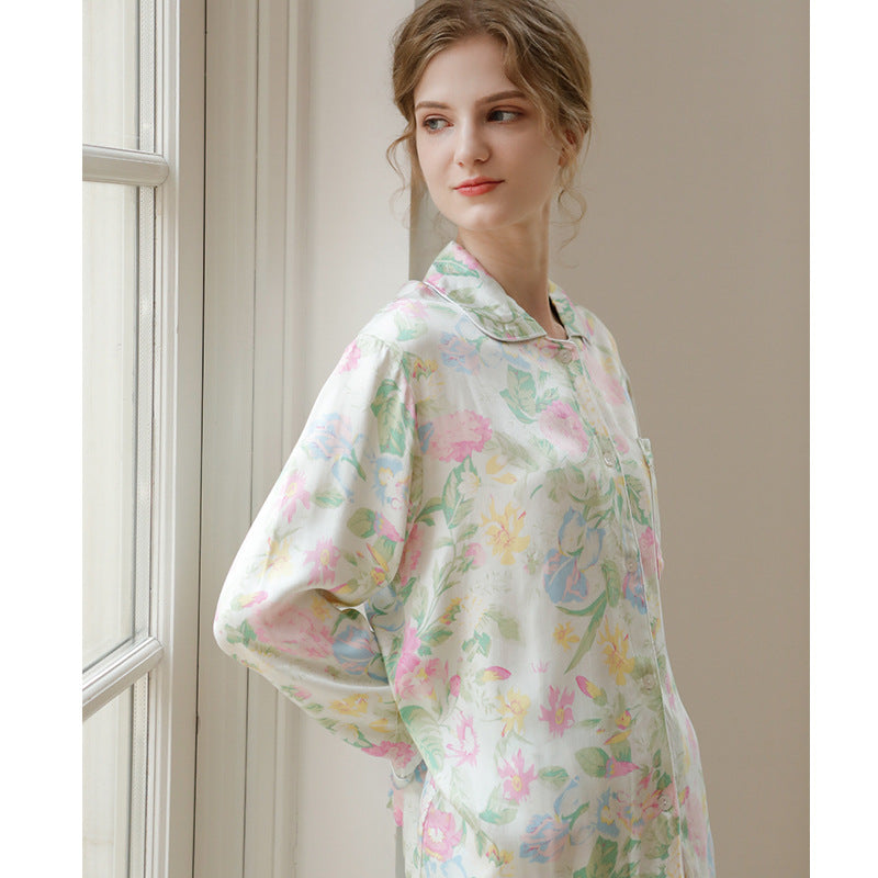 Dame komfortabel natdragtsæt med elegant blomsterdesign og fin struktur Stilla