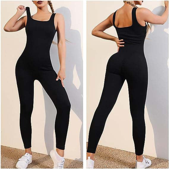 Dame enhed jumpsuit med figurtilpasset design og moderne ribmønster Stilla