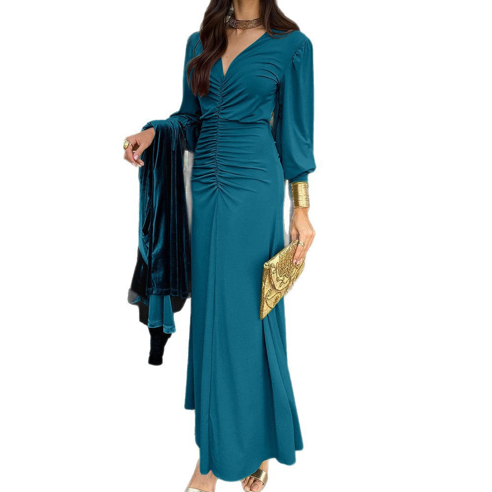 Dame elegant aftenkjole med rynket design Stilla