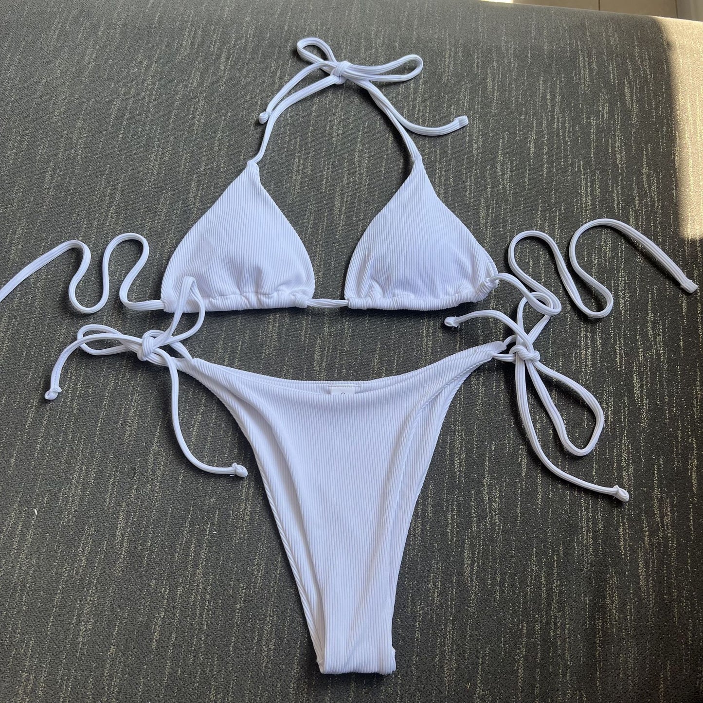 Dame Triangel-Bikini-Sæt med justerbare bindebånd og ribbet design Stilla