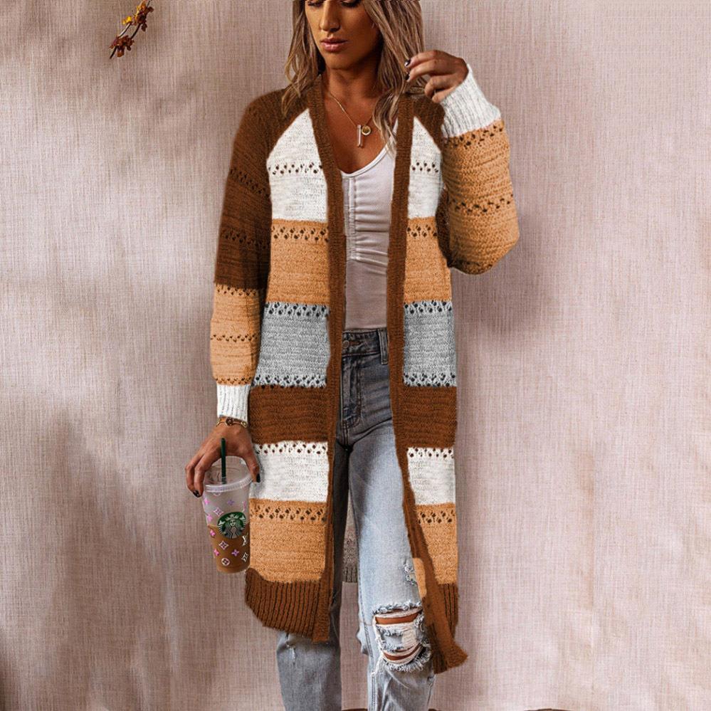 Dame strikket cardigan i retro patchwork stil med lange ærmer og åben front Stilla
