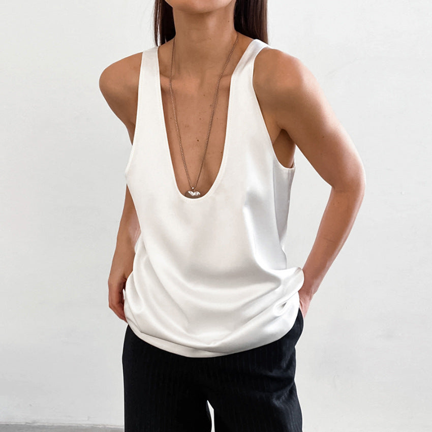 Dame Luxus Satin Top med dyb V-hals Stilla