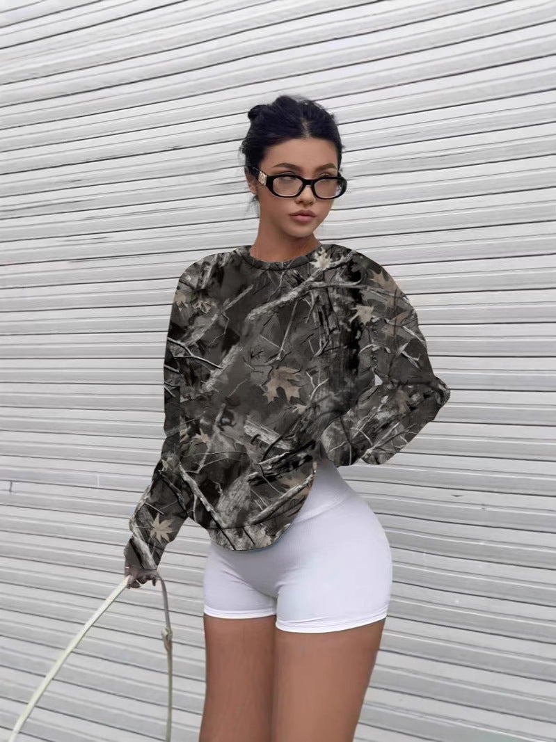 Dame afslappet langærmet skjorte i camouflage-design med V-udskæring Stilla