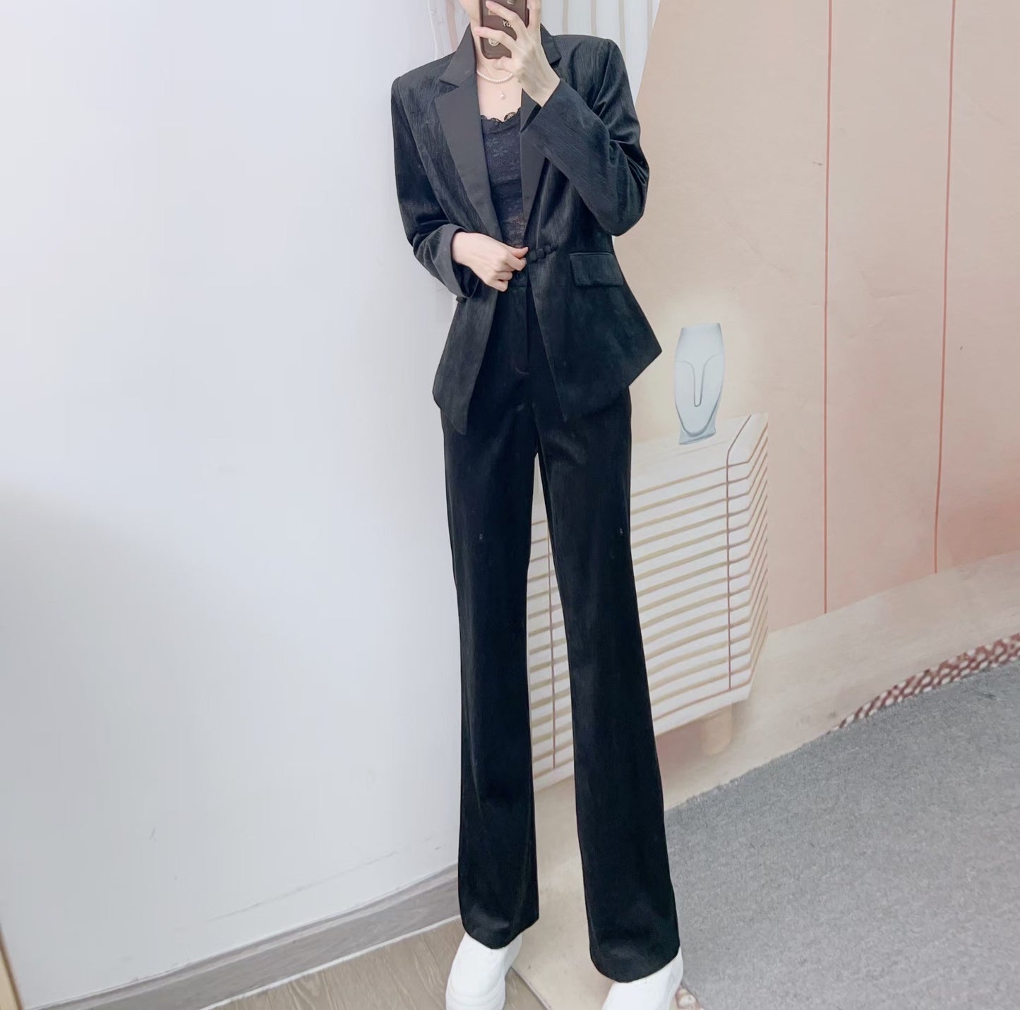 Dame Elegant Blazer-Bukser-Sæt med struktureret stof og moderne detaljer Stilla