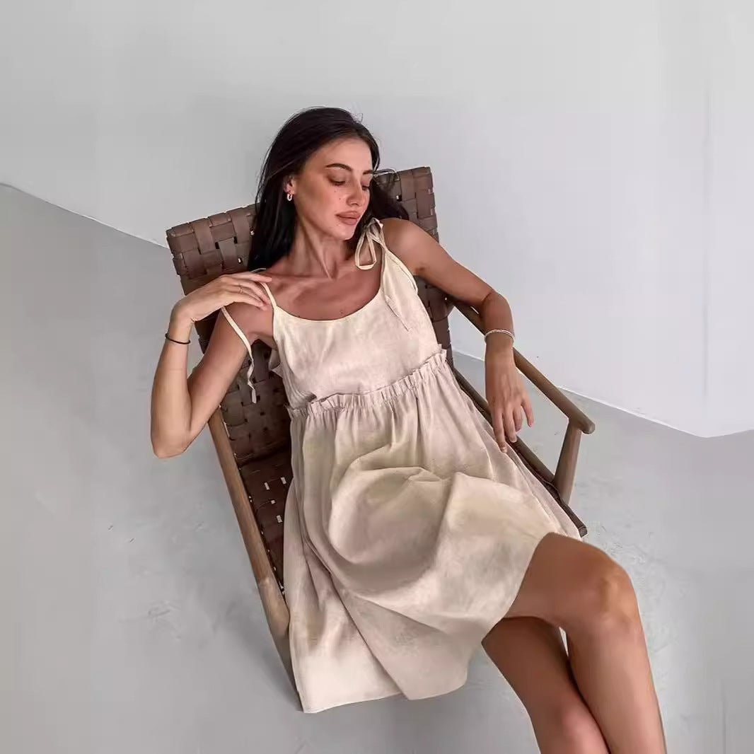 Dame Casual Halterneck Kjole med luftig Silhuet og Bindebånd Stilla