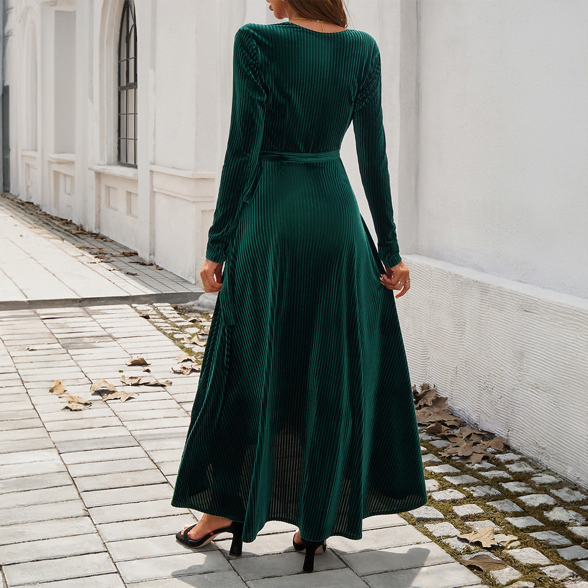 Dame Maxikjole med chic indpakningsdesign og elegant glans Stilla