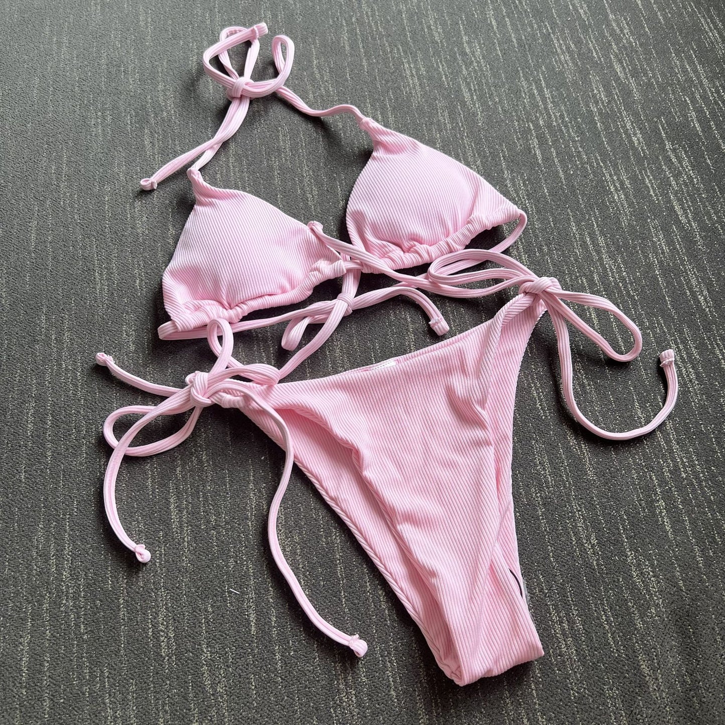 Dame Triangel-Bikini-Sæt med justerbare bindebånd og ribbet design Stilla