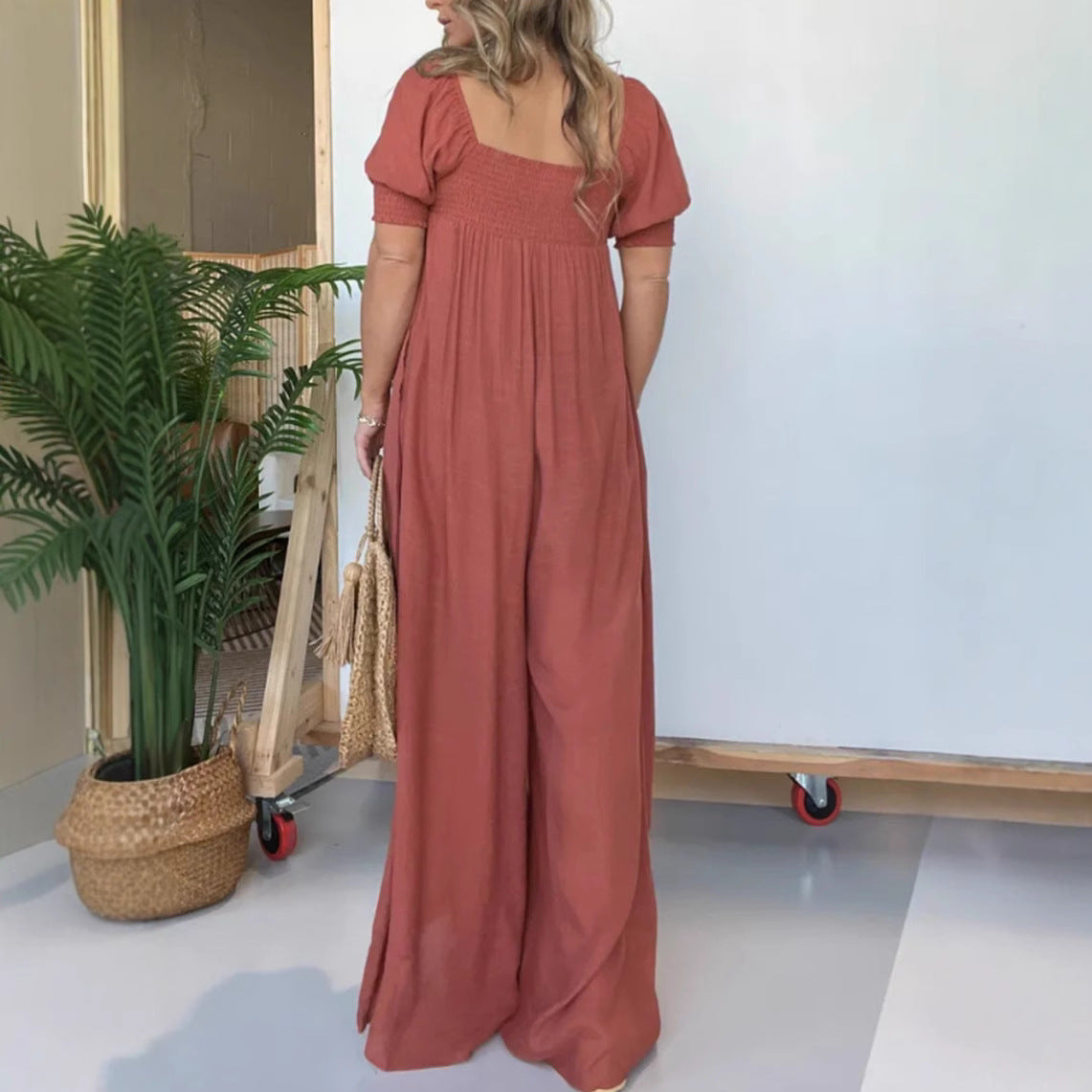 Dame afslappet jumpsuit med smalle stropper og knapdetalje Stilla