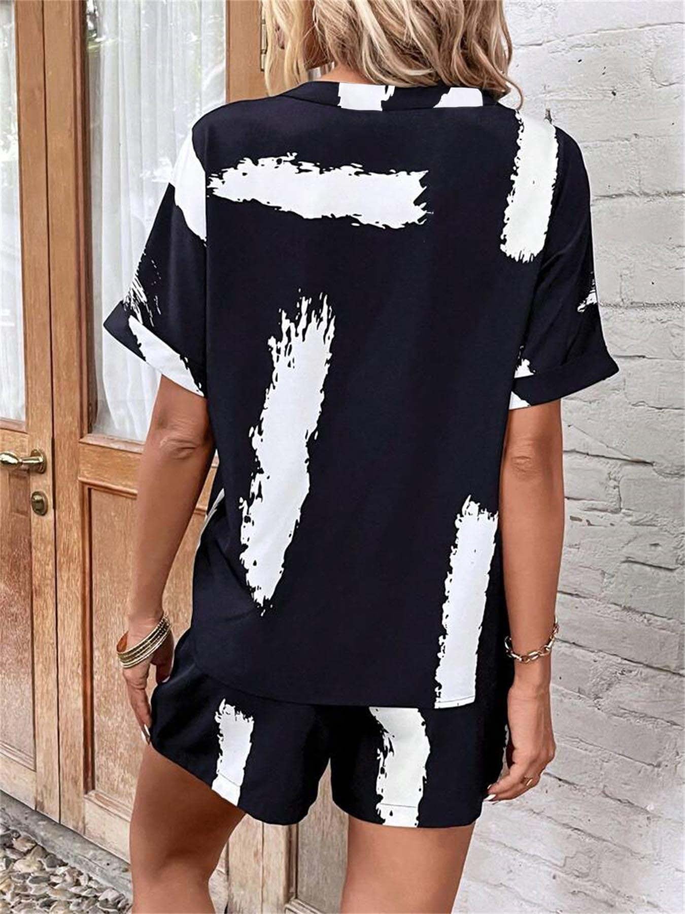 Dame moderat kort jumpsuit med abstrakt mønstret overdel og elastisk talje Stilla