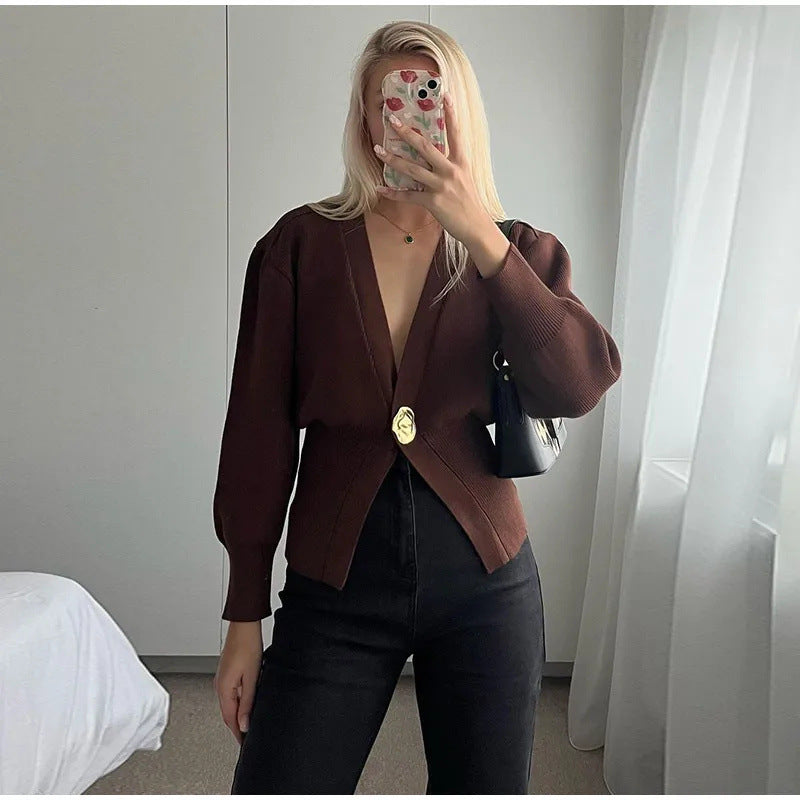 Dame elegant strikcardigan med asymmetrisk snit og dekorativ knap Stilla