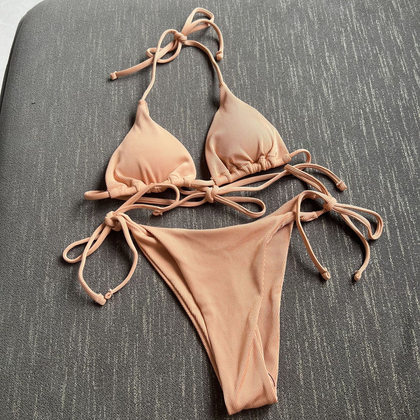 Dame Triangel-Bikini-Sæt med justerbare bindebånd og ribbet design Stilla