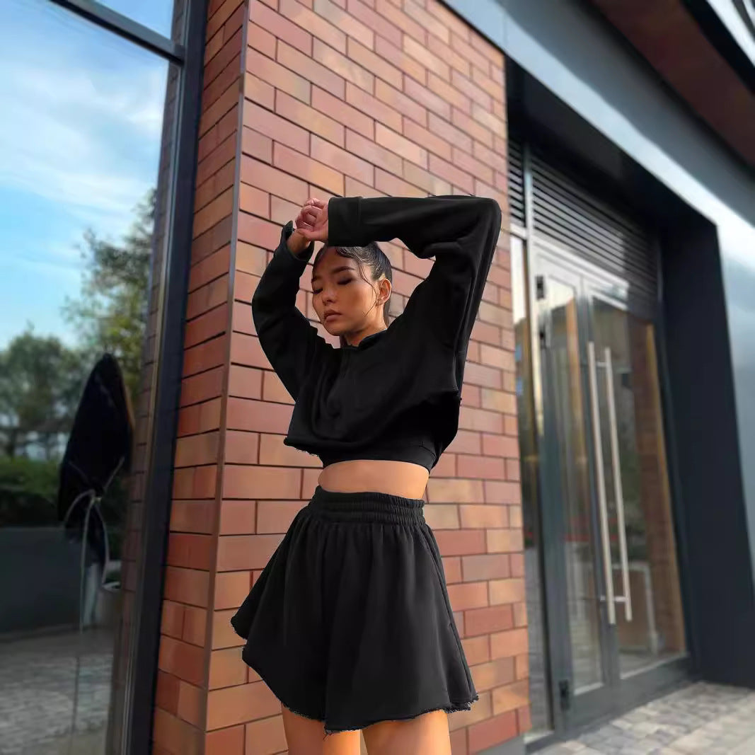 Dame cropped Poloshirt og shorts sæt med afslappet snit og praktiske lommer Stilla
