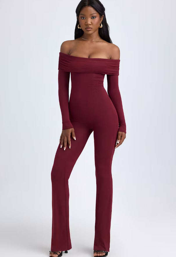 Dame jumpsuit med skulderfri design og figurskærende snit Stilla