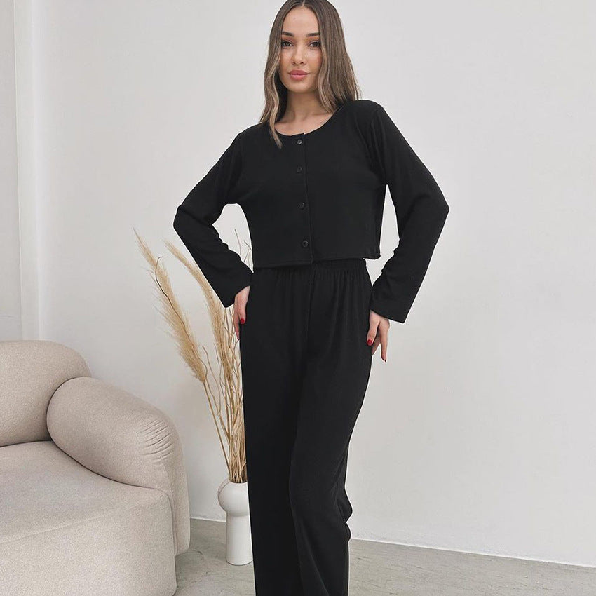 Dame strik-jumpsuit med knapdetalje og brede ærmer Stilla