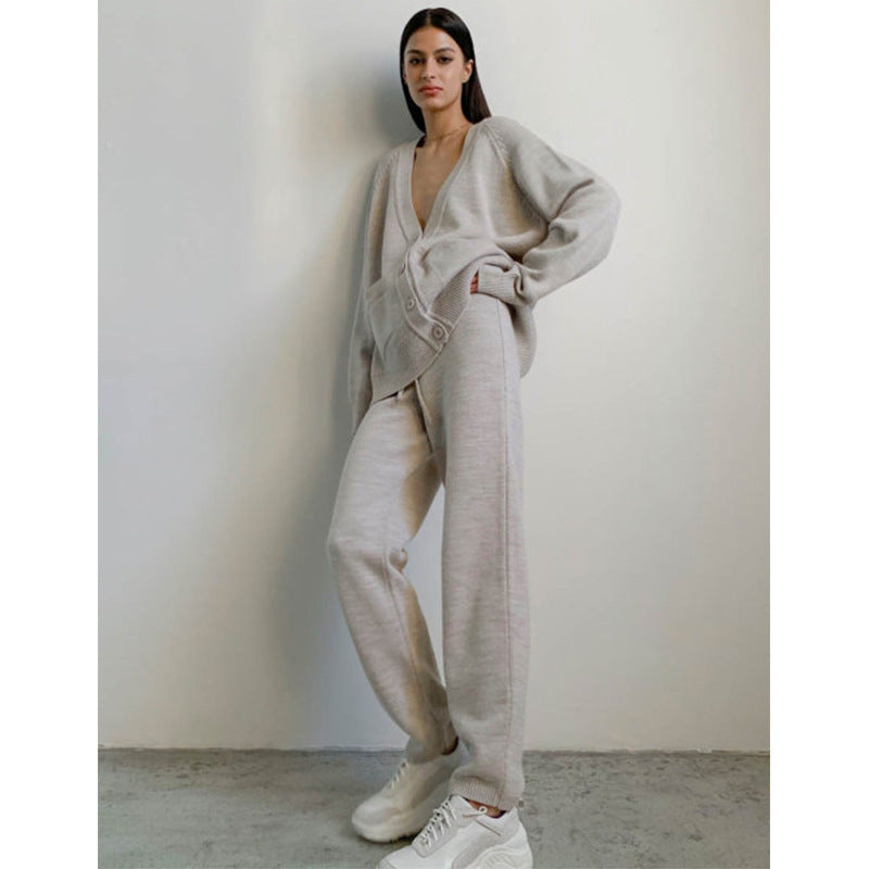 Dame strik cardigan med dyb V-hals og store lommer Stilla