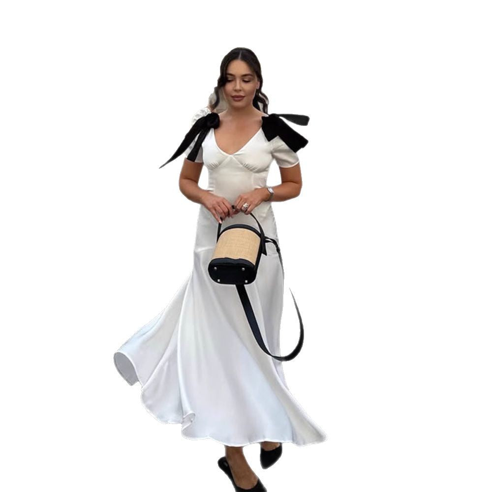 Dame elegant aftenkjole med puffærmer og fine detaljer Stilla