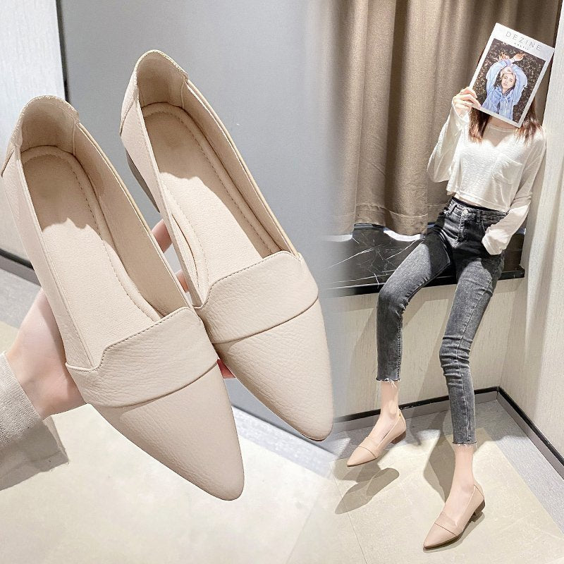Dame spidse lav blokhæl-mules med elegant rem-design Stilla