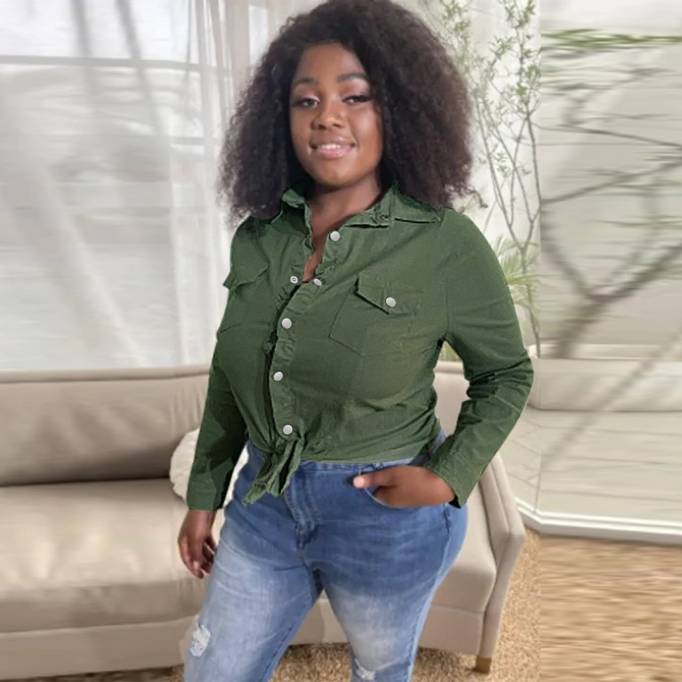 Dame afslappet langærmet bluse med praktisk knude lukning og brystlommer Stilla