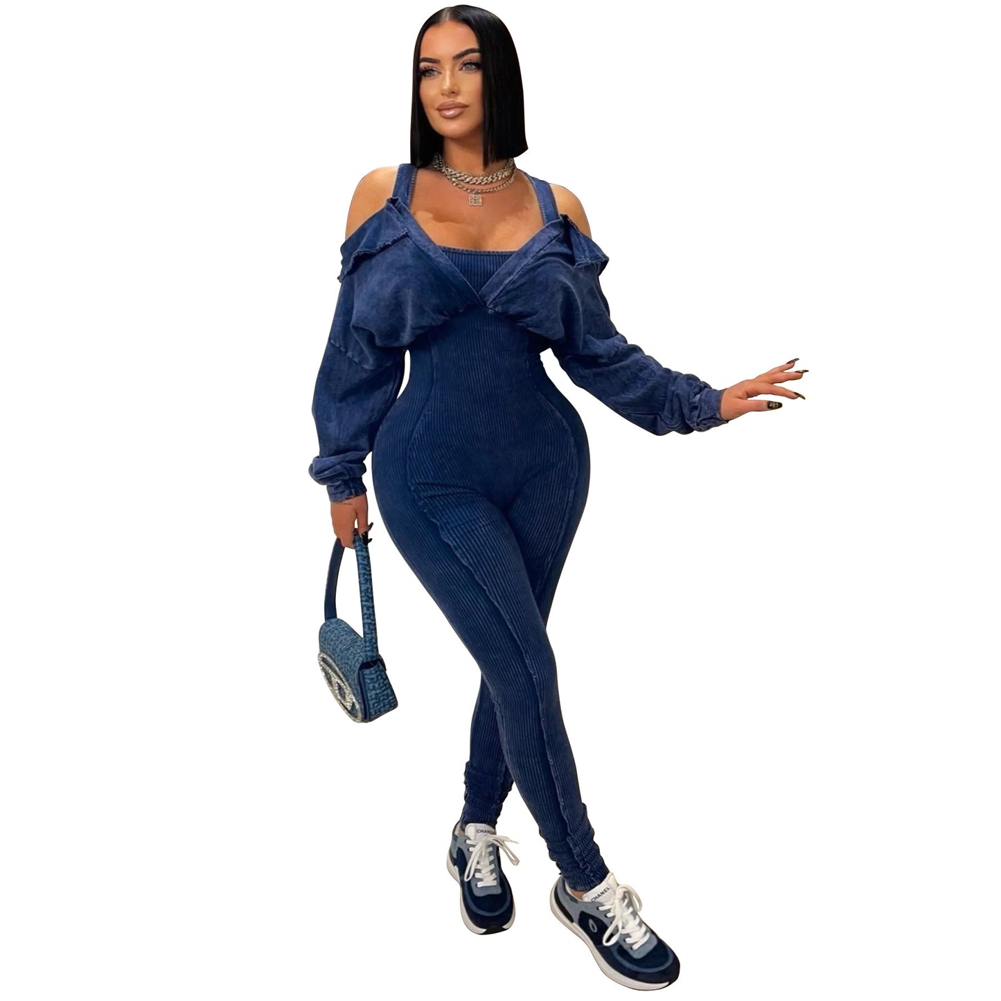 Dame mode jumpsuit med skulderfri flæser og figursyet silhuet Stilla