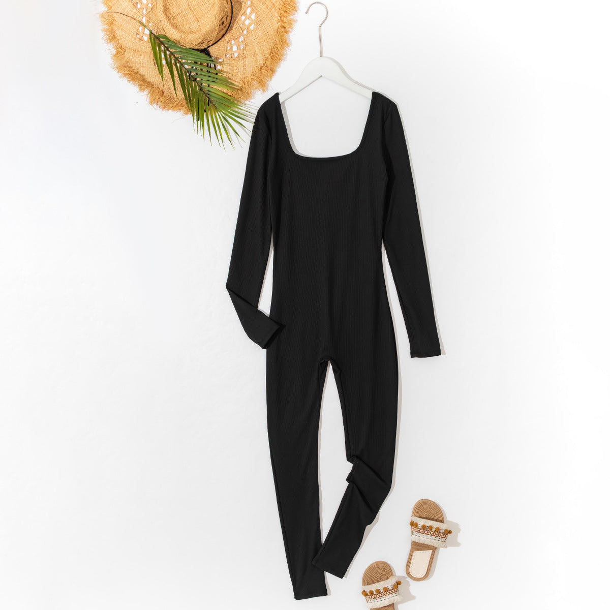 Dame Langærmet Jumpsuit med figursyet snit og moderne rund halsudskæring Stilla