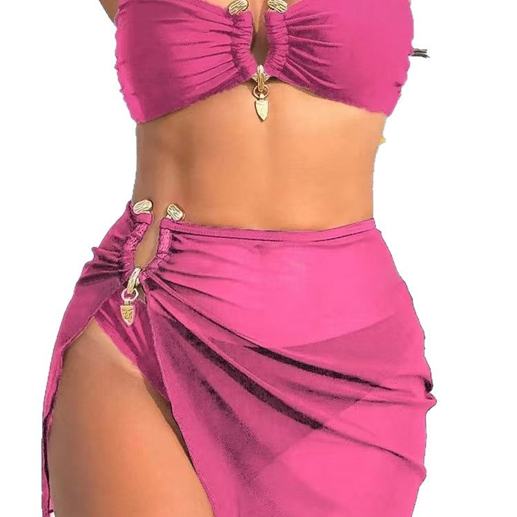 Dame bandeau-bikini-sæt med raffineret omslagsskjorte og elegante smykkedetaljer Stilla
