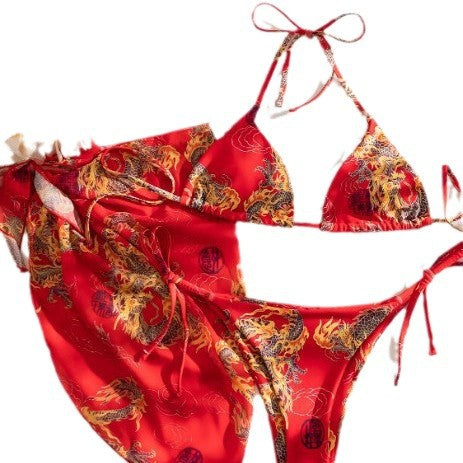 Dame triangel-bikini-sæt med fascinerende dragemotiv og stilfuld indpakningsskørt Stilla