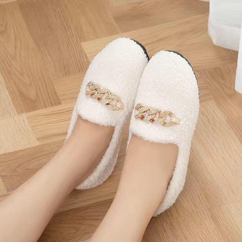 Femme Cozy Plush Slide Hjemmesko med elegant kædedetalje Stilla