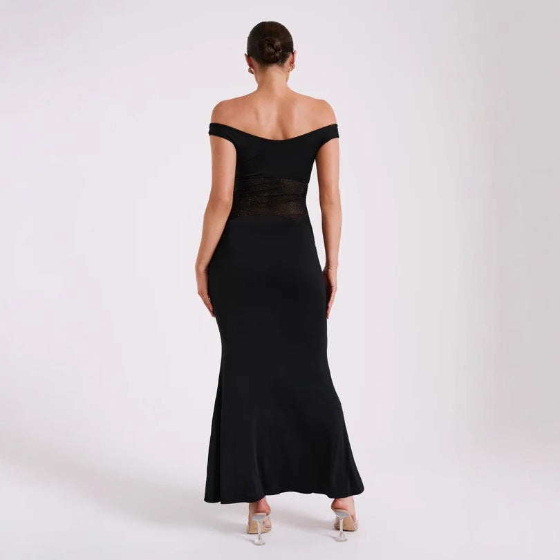 Dame elegant aftenkjole med skulderfri design og figursyet snit Stilla