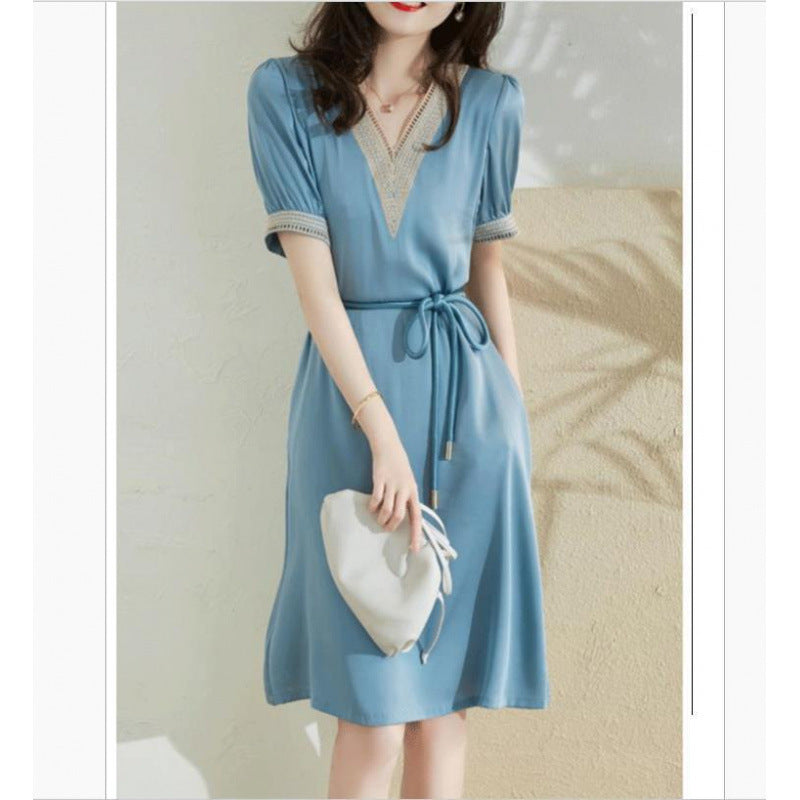 Dame Elegant fritidskjole med dekorativt udskæring og justerbar taljetræk Stilla