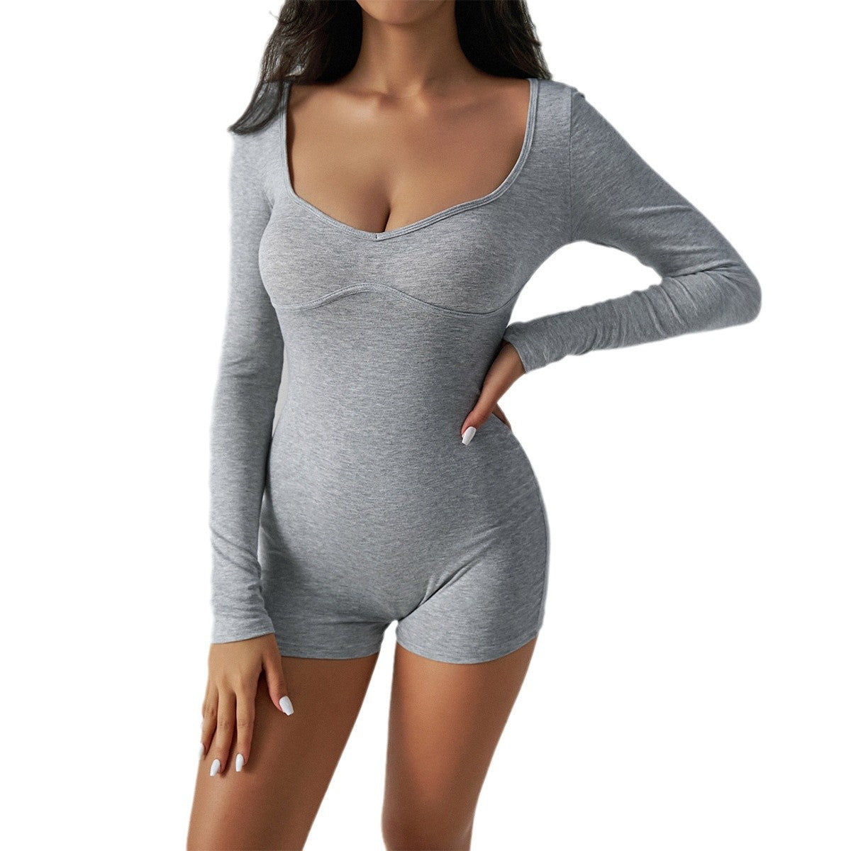 Damer langærmet jumpsuit med figursøgende design og elegant V-hals Stilla