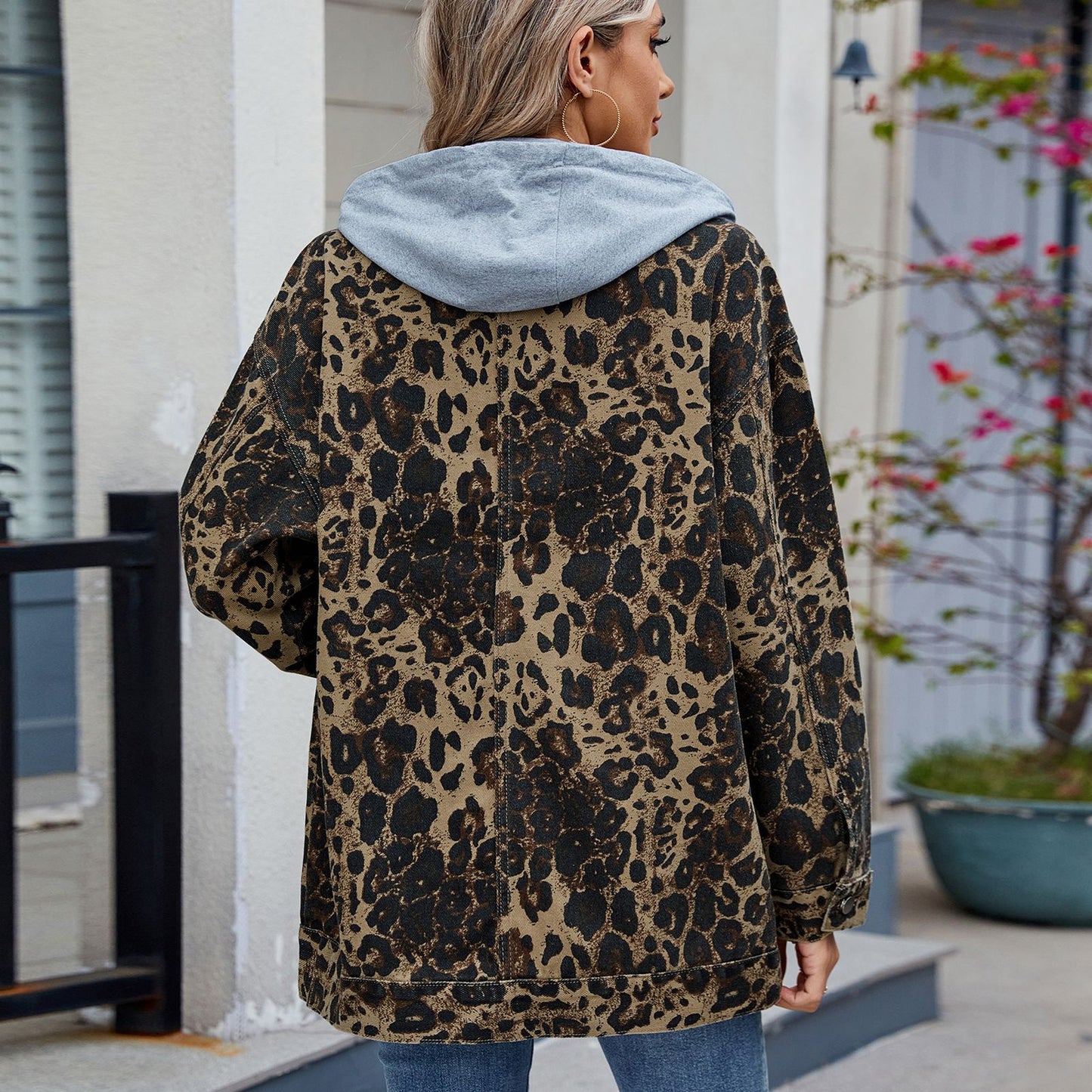 Dame Oversized Jeansjakke i moderne Leo-design med afslappet snit Stilla