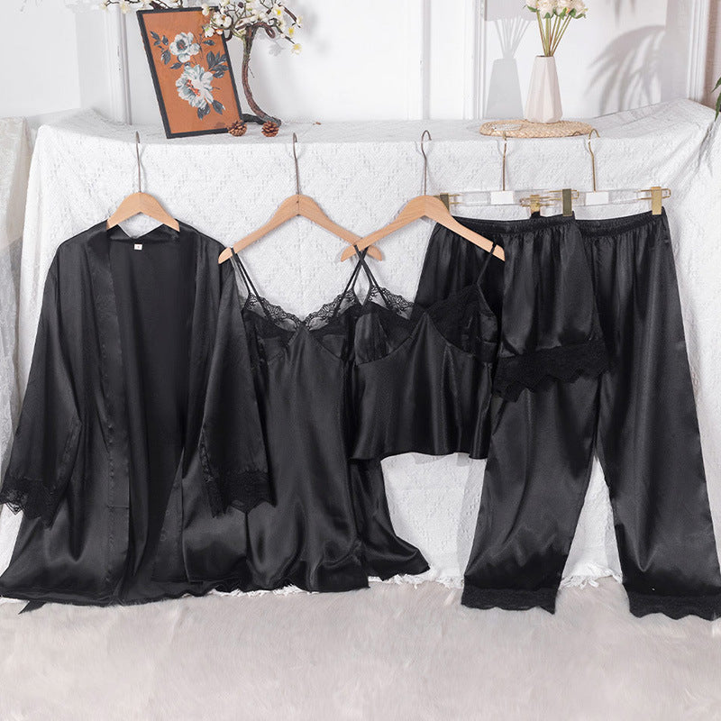 Dame Satin natdragtsæt med elegante spidsedele og løs pasform Stilla