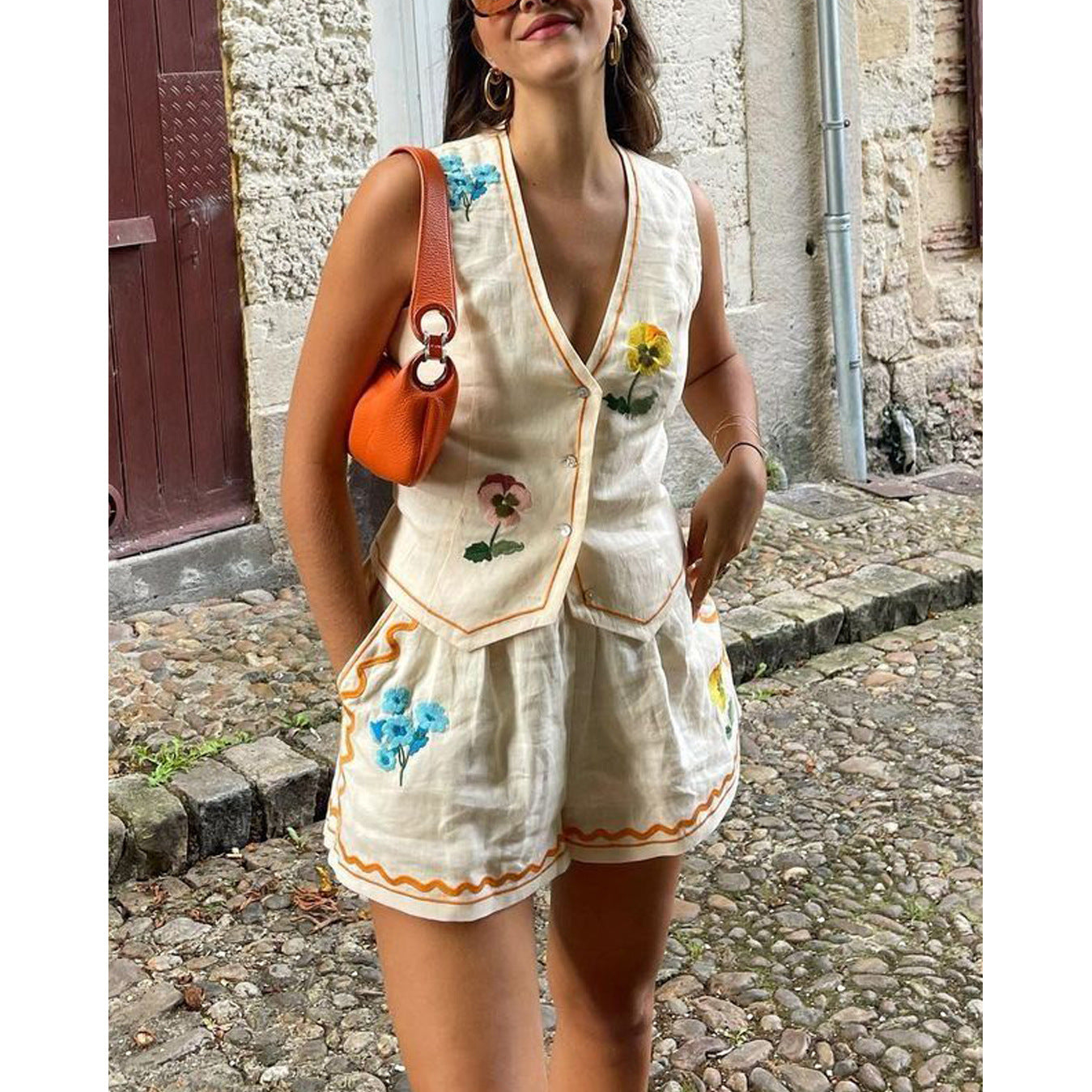 Dame Jumpsuit med blomsterbuksedragt og dekorative knapdetaljer Stilla