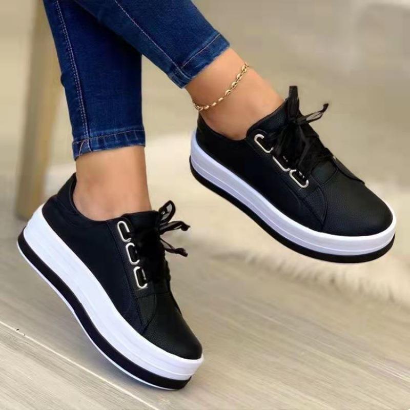 Dame Plateau-Sneakers med åndbart overmateriale og moderigtigt design Stilla