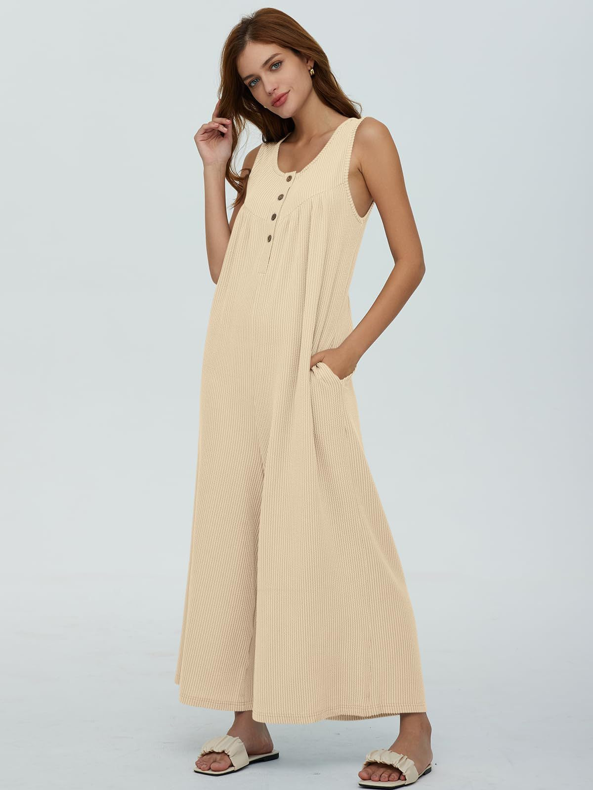 Dame casual jumpsuit med knapdetaljer og bredt skåret ben Stiila
