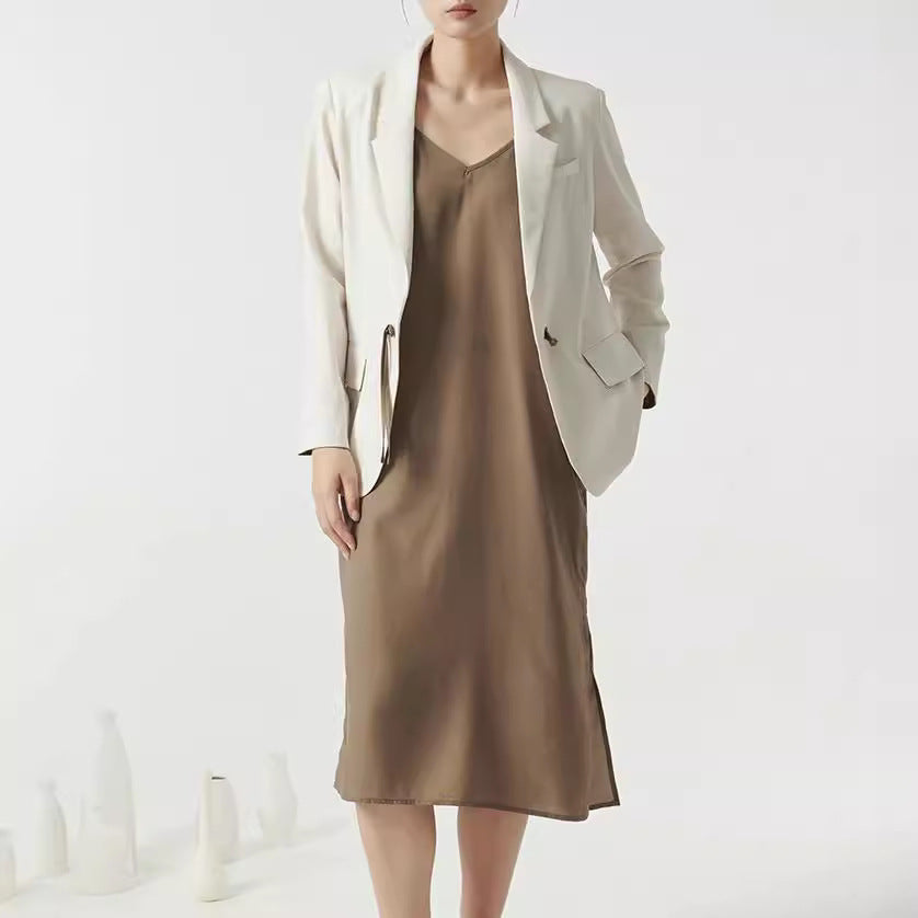 Dame elegant blazer-kjole kombination med raffineret snit og diskrete detaljer Stilla