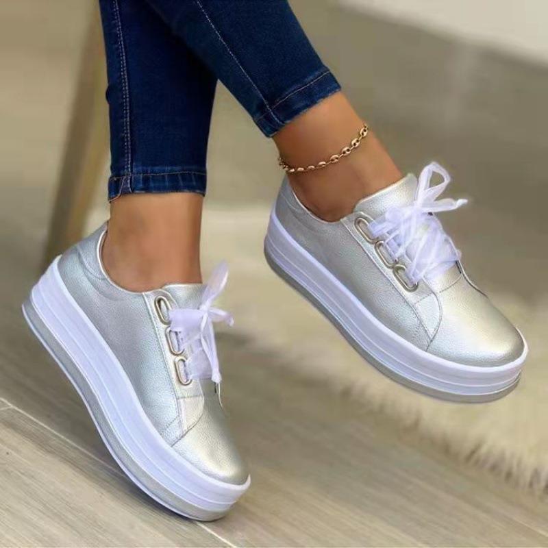 Dame Plateau-Sneakers med åndbart overmateriale og moderigtigt design Stilla