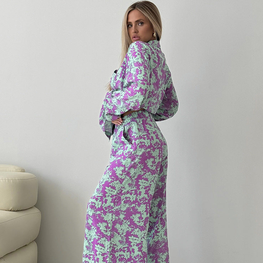 Dame afslappet sæt bestående af crop-top og løst skårne bluser med blomsterdesign Stilla